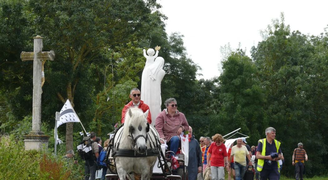 La Traversaine de Marie : en Vendée, un pèlerinage en calèche pour Marie