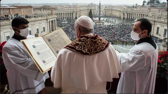 ANGÉLUS Pape François : « L'Eucharistie est nécessaire, Jésus nous sauve en nourrissant notre vie de la sienne »