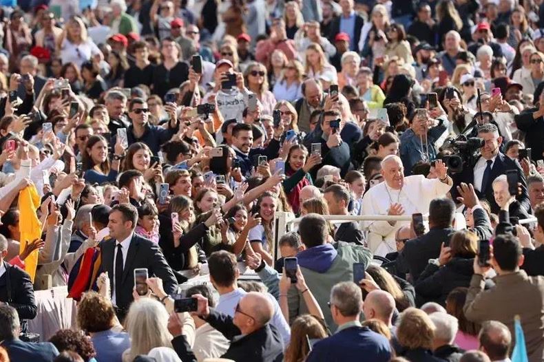 Le pape François affirme que l'Église catholique est « plus vivante » en dehors de l'Europe