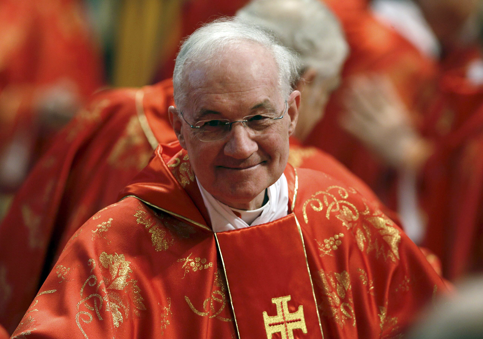 Un cardinal influent exhorte le Vatican à libérer les groupes charismatiques dans un nouveau livre