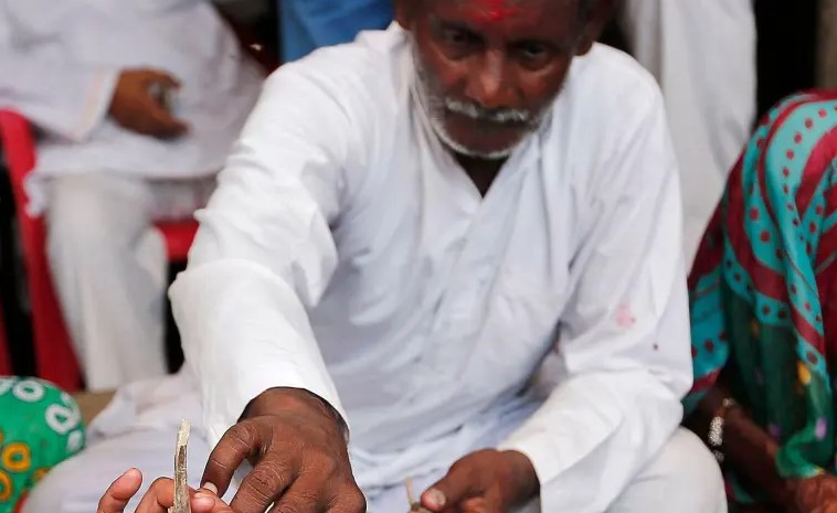 En inde, des chrétiens forment une chaîne humaine de 130 kilomètres pour protester contre les propos antichrétiens