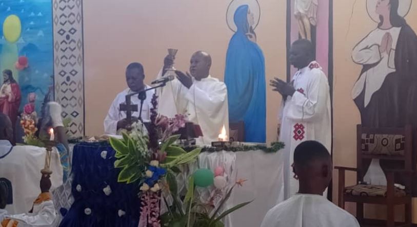Les trois formes de baptême expliquées lors de la célébration du baptême de Jésus à Mbandaka
