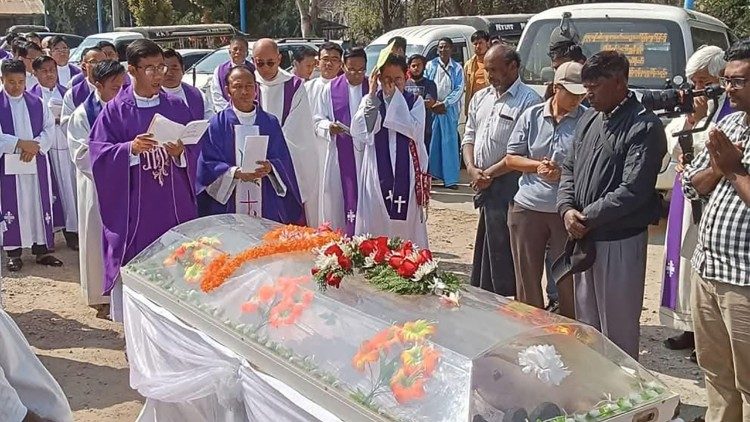Le Saint-Siège réagit à l’assassinat brutal d’un prêtre en Birmanie